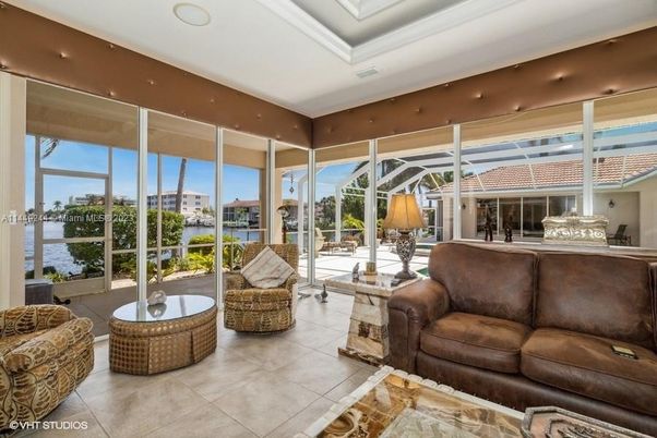 Interior, Living room, Recessed Lighting, Sun Room, Water
