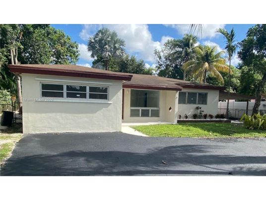 Attached, Exterior, Facade, Ranch