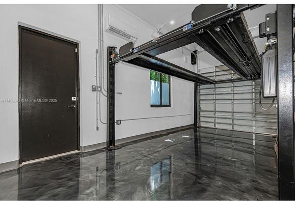 Garage, Interior