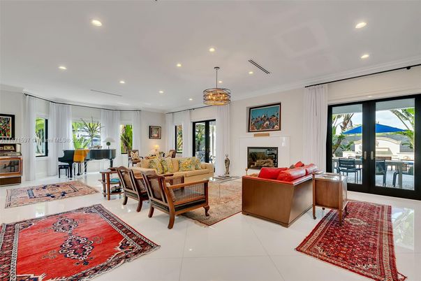 Fireplace, Interior, Living room, Pendant Lights, Piano, Recessed Lighting