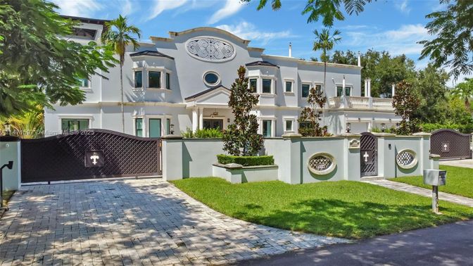 Exterior, Facade, Spanish Mediterranean