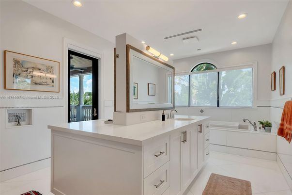 Bathroom, Interior, Recessed Lighting