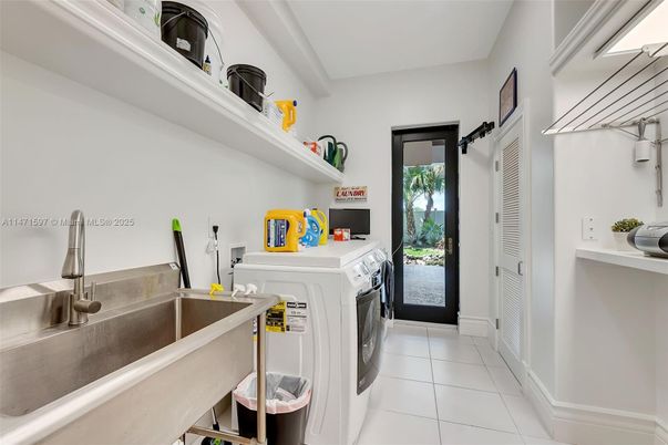Interior, Washer