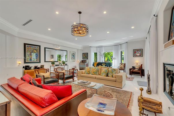 Dining room, Interior, Living room, Pendant Lights, Recessed Lighting