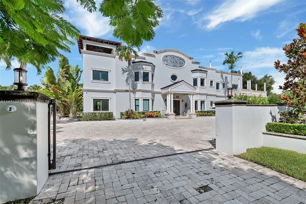 Backyard, Exterior, Facade, Mediterranean