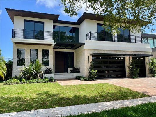 Attached, Exterior, Facade, Modern