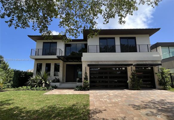 Attached, Exterior, Facade, Modern