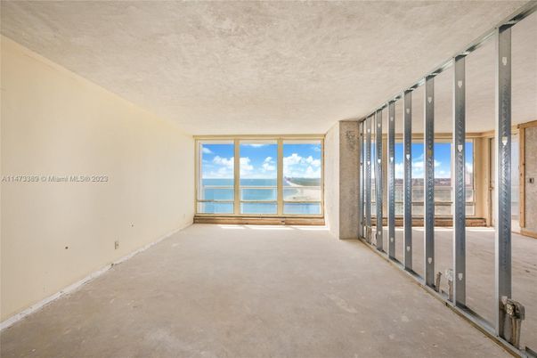 Empty room, Interior, Water
