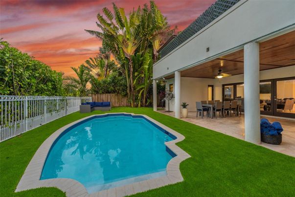 Exterior, Pool