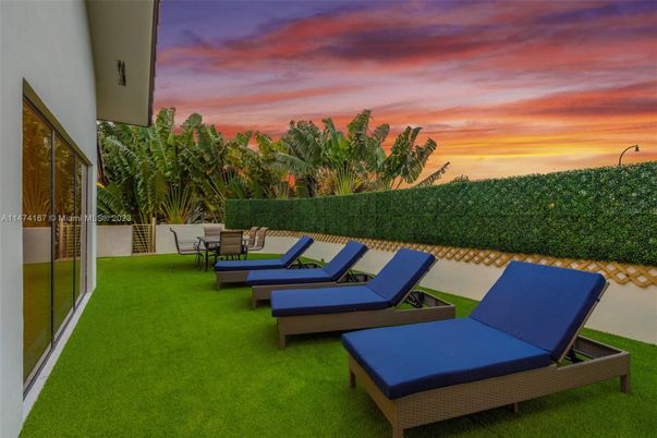 Backyard, Exterior