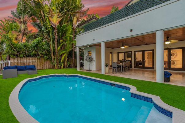 Exterior, Pool