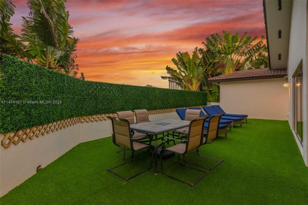 Backyard, Exterior