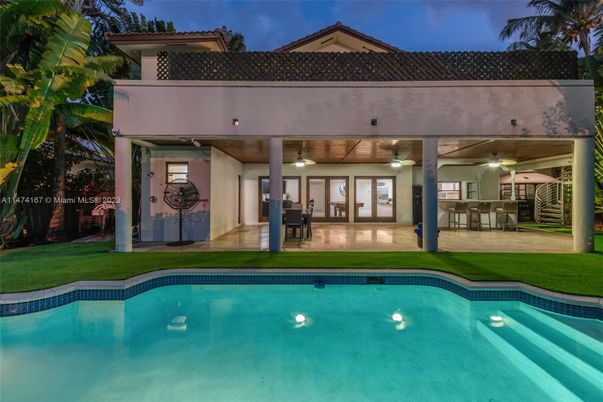 Exterior, Pool