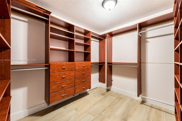 Interior, Walk-in Closets, Wood Texture Flooring