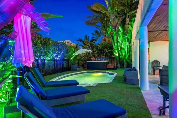 Exterior, Pool