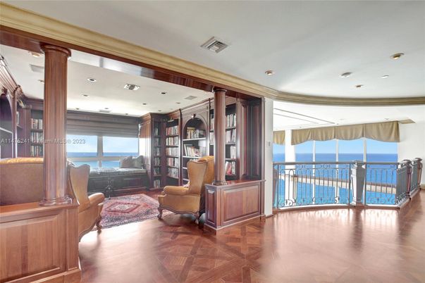 Interior, Recessed Lighting, Water, Wood Texture Flooring