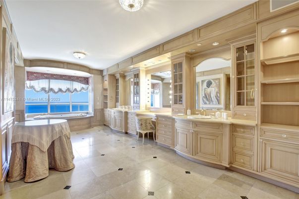 Bathroom, Interior, Recessed Lighting, Water