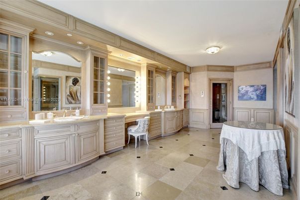 Bathroom, Interior, Recessed Lighting