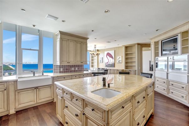 Chandelier, Interior, Kitchen, Recessed Lighting, Water, Wood Texture Flooring