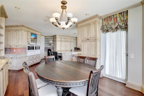 Chandelier, Dining room, Interior, Kitchen, Recessed Lighting, Wood Texture Flooring