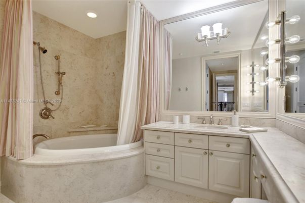 Bathroom, Interior, Recessed Lighting