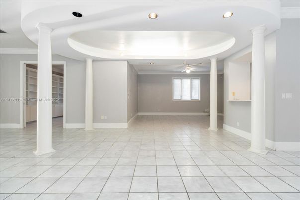 Empty room, Interior, Recessed Lighting
