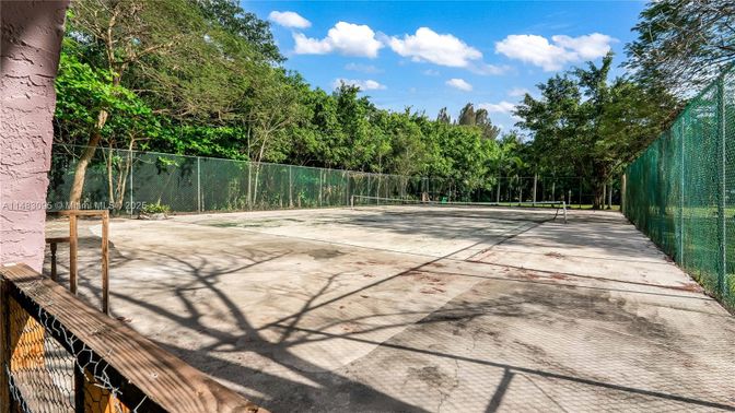 Exterior, Tennis Courts