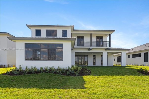 Backyard, Exterior, Facade, Modern