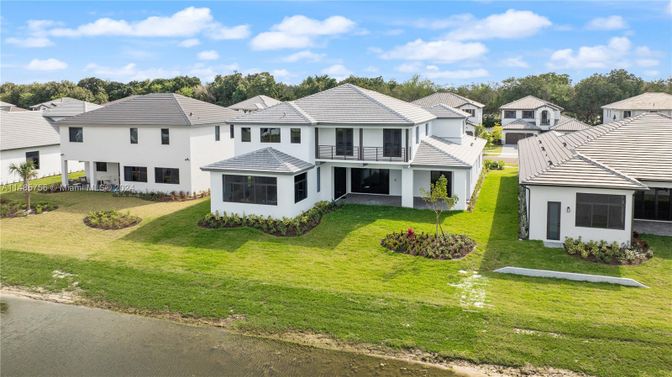 Backyard, Exterior, Facade, Farmhouse