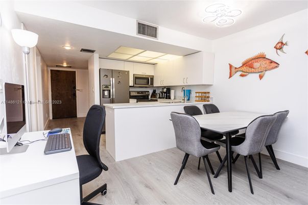 Dining room, Interior, Kitchen, Recessed Lighting, Wood Texture Flooring