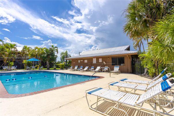 Exterior, Pool