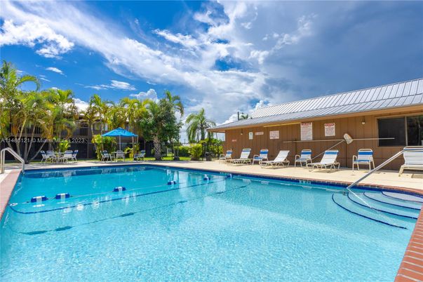 Exterior, Pool