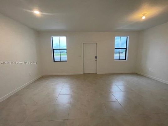 Empty room, Interior, Recessed Lighting