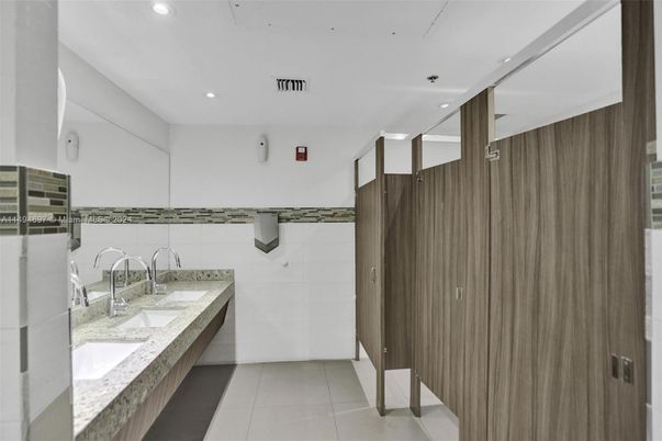 Bathroom, Interior, Recessed Lighting