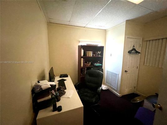 Home Office, Interior