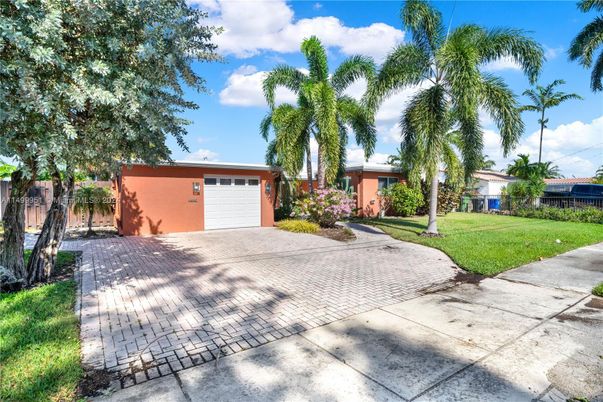 Backyard, Detached Garage, Exterior