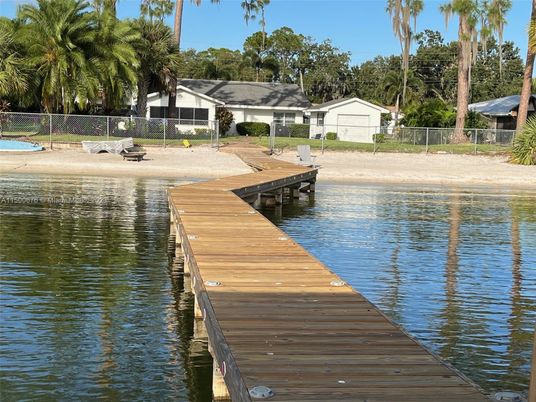 Exterior, Lake