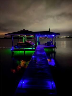Exterior, Lake