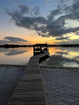 Exterior, Lake
