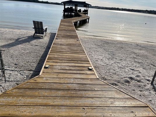 Exterior, Lake
