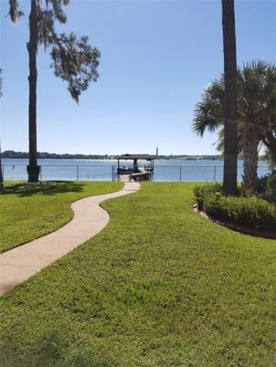 Exterior, Lake