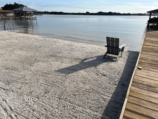 Exterior, Lake