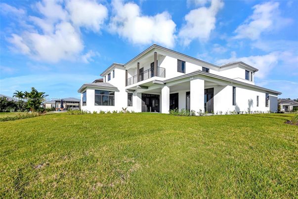 Backyard, Exterior, Facade, Farmhouse