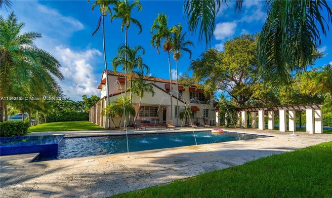 Exterior, Pool