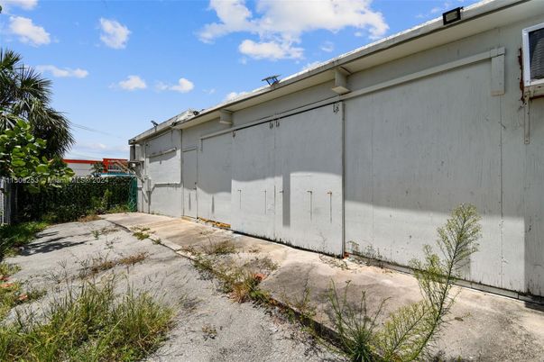 Detached Garage, Exterior