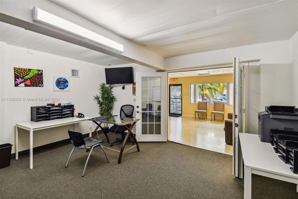 Home Office, Interior