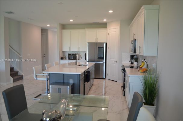Dining room, Interior, Kitchen, Marble, Recessed Lighting, Stainless Steel Appliances