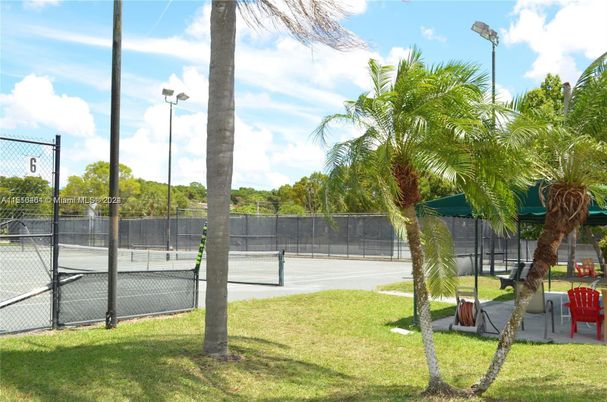 Exterior, Tennis Courts