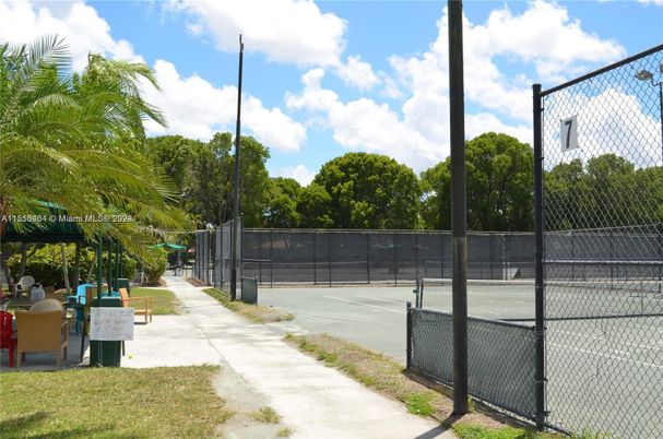Exterior, Tennis Courts