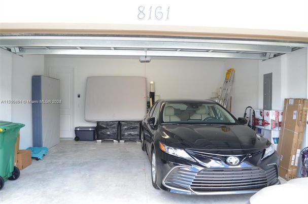 Garage, Interior